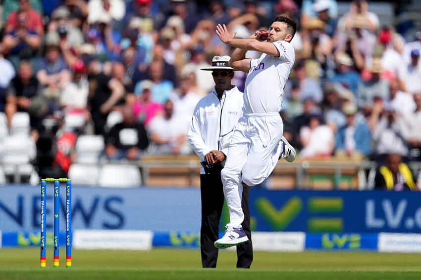 Types of fast bowling techniques explained